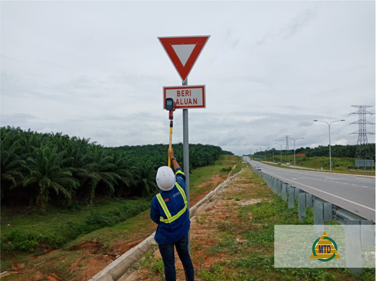 Signboard installation in Johor Image
